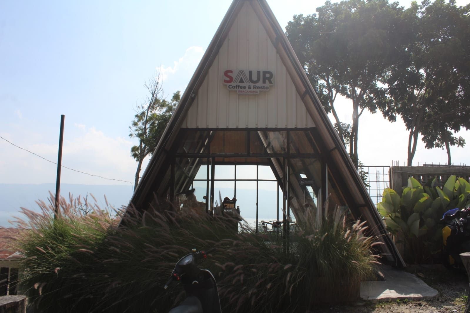 Saur Coffee & Resto Sibaganding